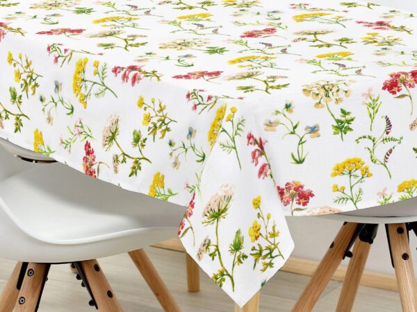 Hranatý bavlněný ubrus kvetoucí jaro značky Škodák