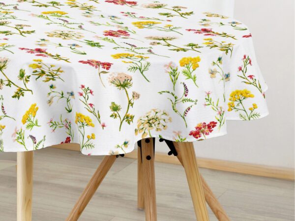 Oválný bavlněný ubrus kvetoucí jaro značky Škodák