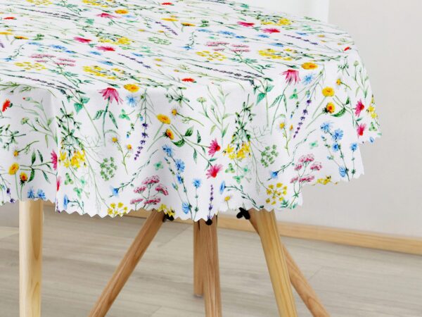 Oválný teflonový ubrus rozkvetlá louka značky Škodák