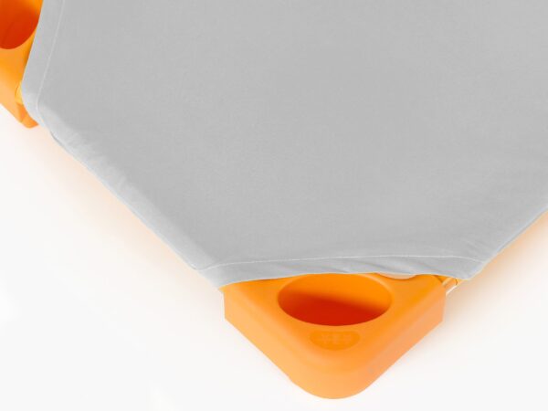 Bavlněné napínací prostěradlo na lehátko světle šedé značky Škodák