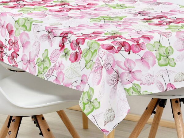 Hranatý bavlněný ubrus růžovo-zelený květ na bílé značky Škodák