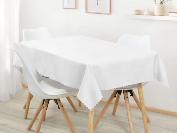 Hranatý teflonový ubrus obdélník na bílé značky Škodák