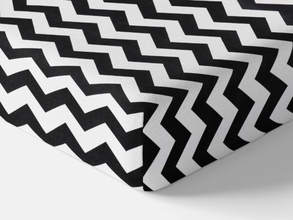 Bavlněné napínací prostěradlo černý cikcak značky Škodák