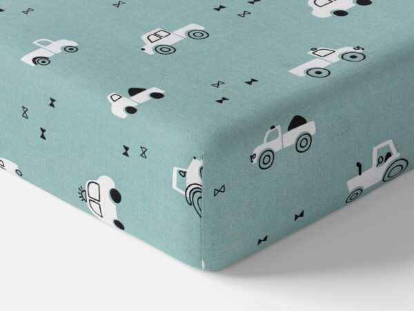 Bavlněné napínací prostěradlo autíčka na zelené značky Škodák