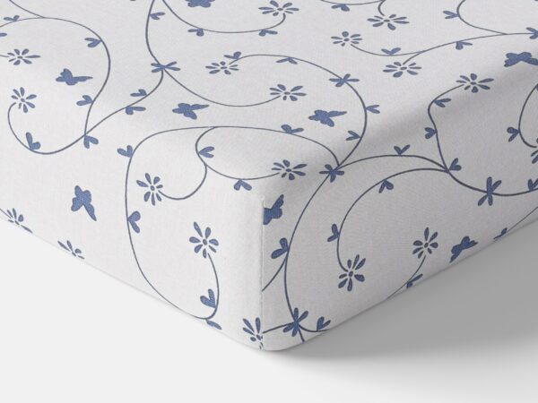 Bavlněné napínací prostěradlo modré kytičky na bílé značky Škodák
