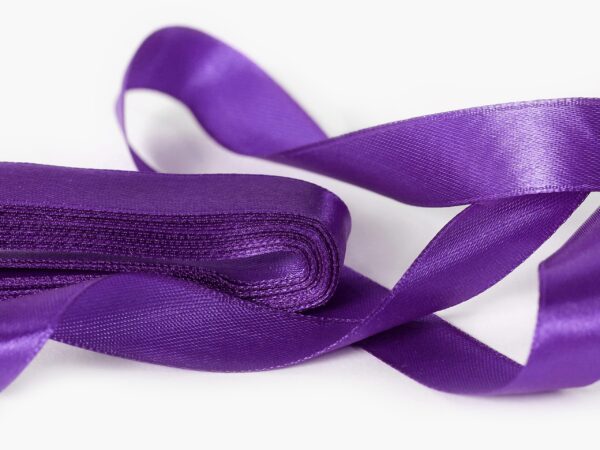 Stuha taftová tmavě fialová značky Škodák.