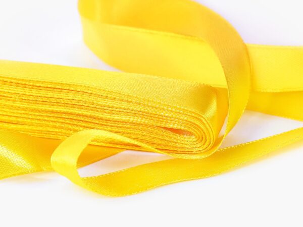 Stuha taftová žlutá značky Škodák.