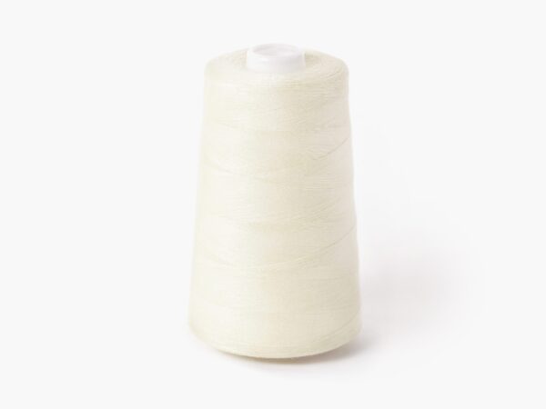 Polyesterová šicí nit smetanová značky Škodák