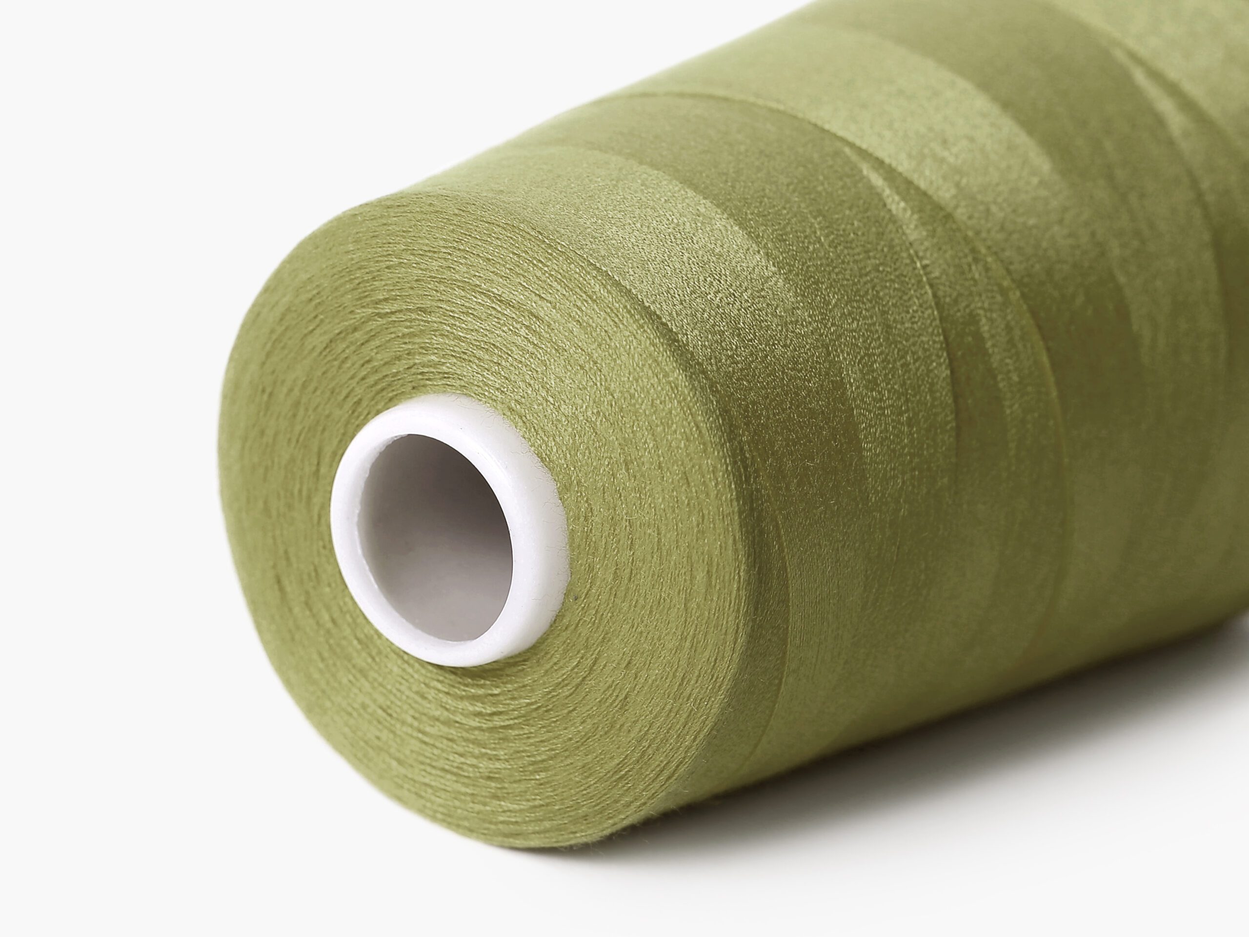 Polyesterová šicí nit olivová značky Škodák