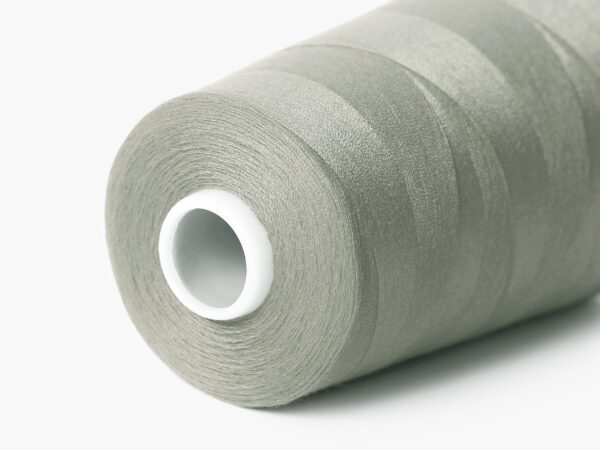 Polyesterová šicí nit šalvějová značky Škodák