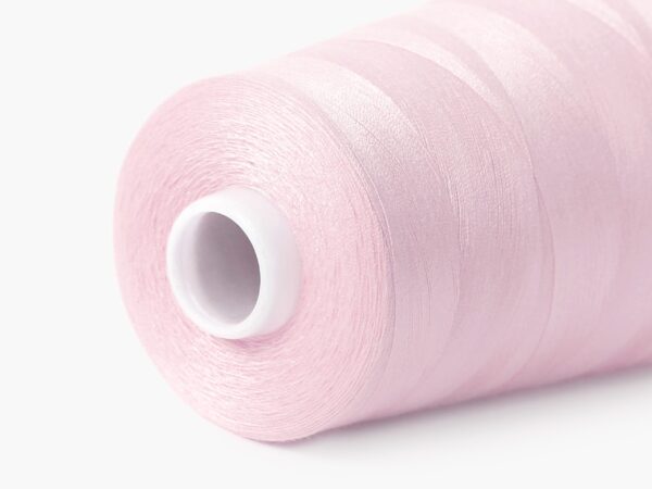 Polyesterová šicí nit růžová značky Škodák