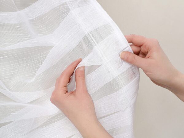 Luxusní nařasená žakárová záclona hladká s nitkou vzor 162 značky Škodák.