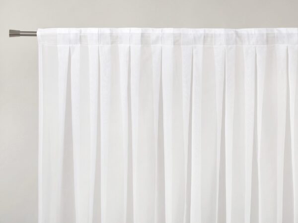 Voál bílý vzor 0101 metráž značky Škodák