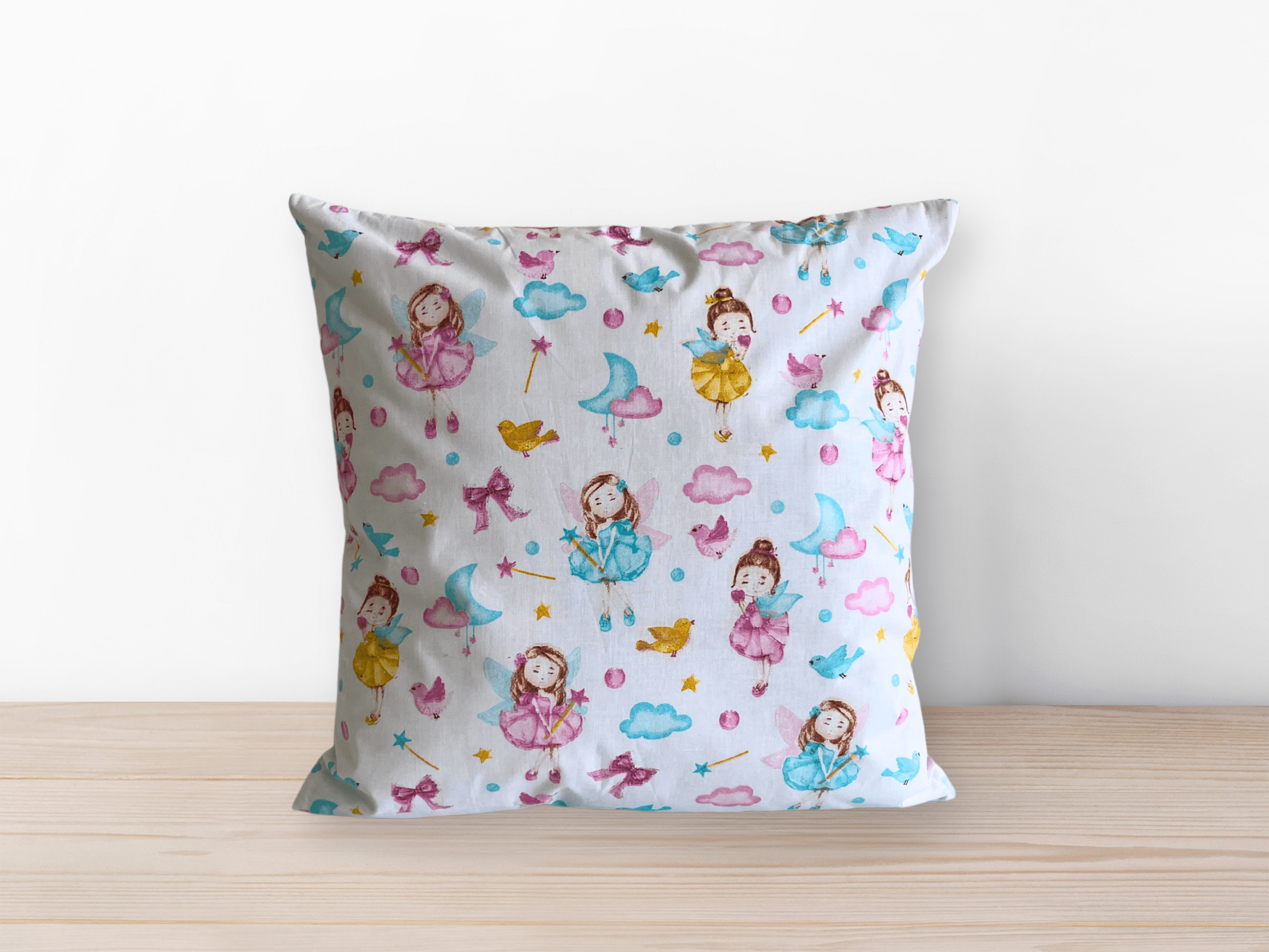 povlak na polštář víla s mráčky značky Škodák