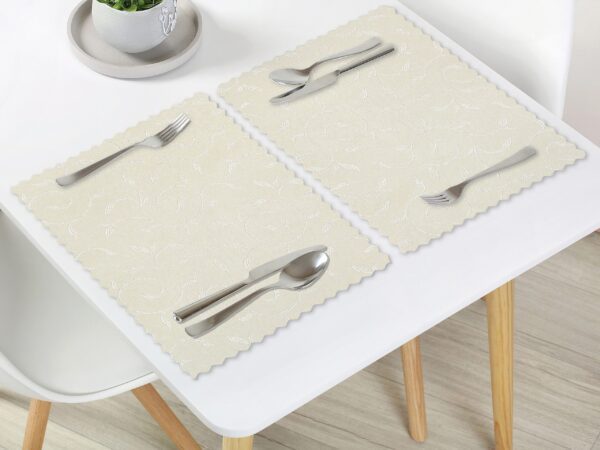 Teflonové voděodolné prostírání smetanový zámecký vzor značky Škodák