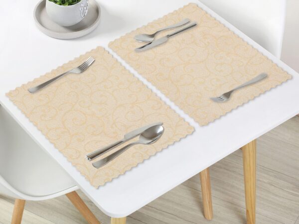 Teflonové voděodolné prostírání zámecký vzor béžové značky Škodák