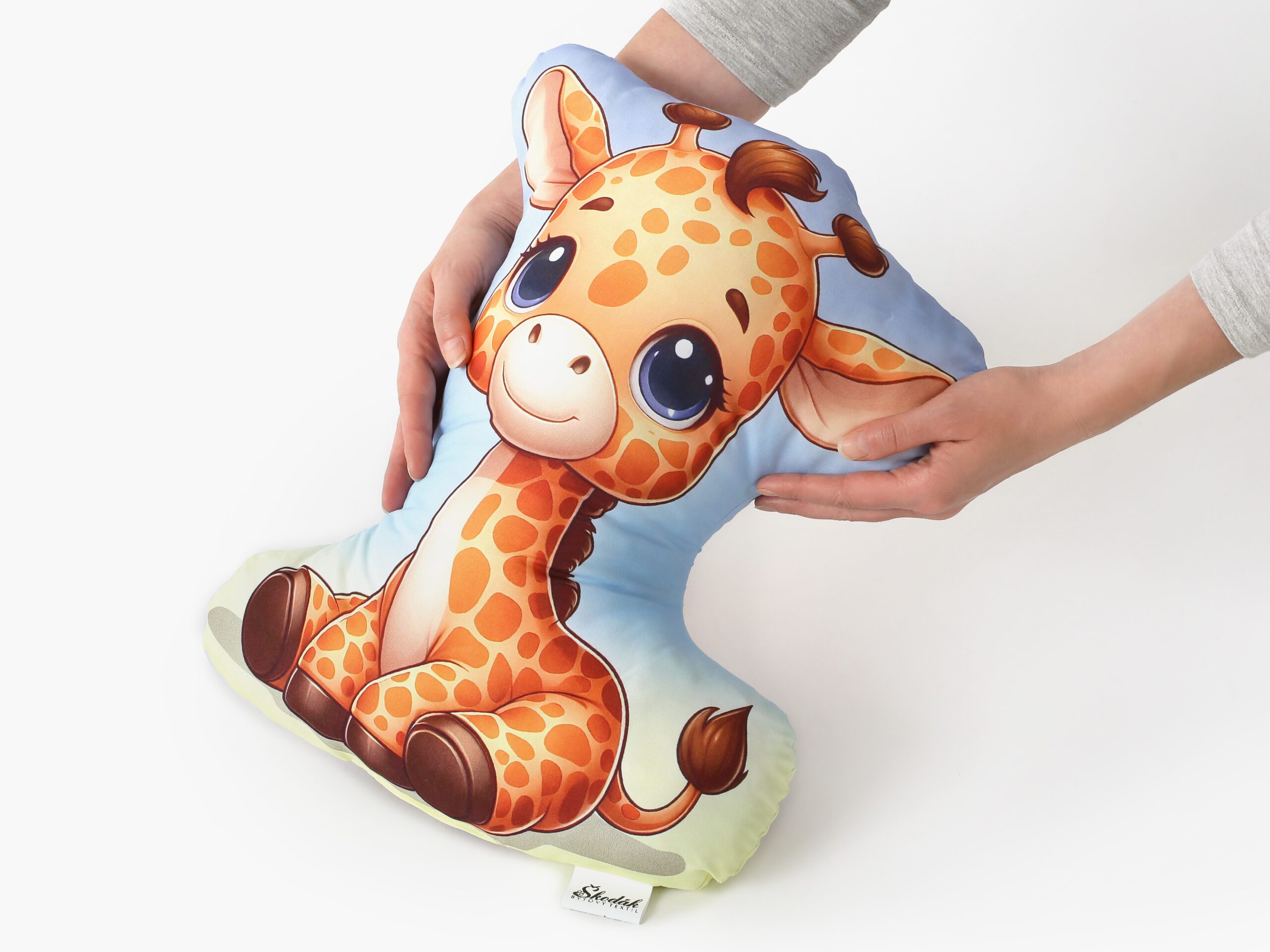 Polštář 3D žirafa 40x30 cm značky Škodák.