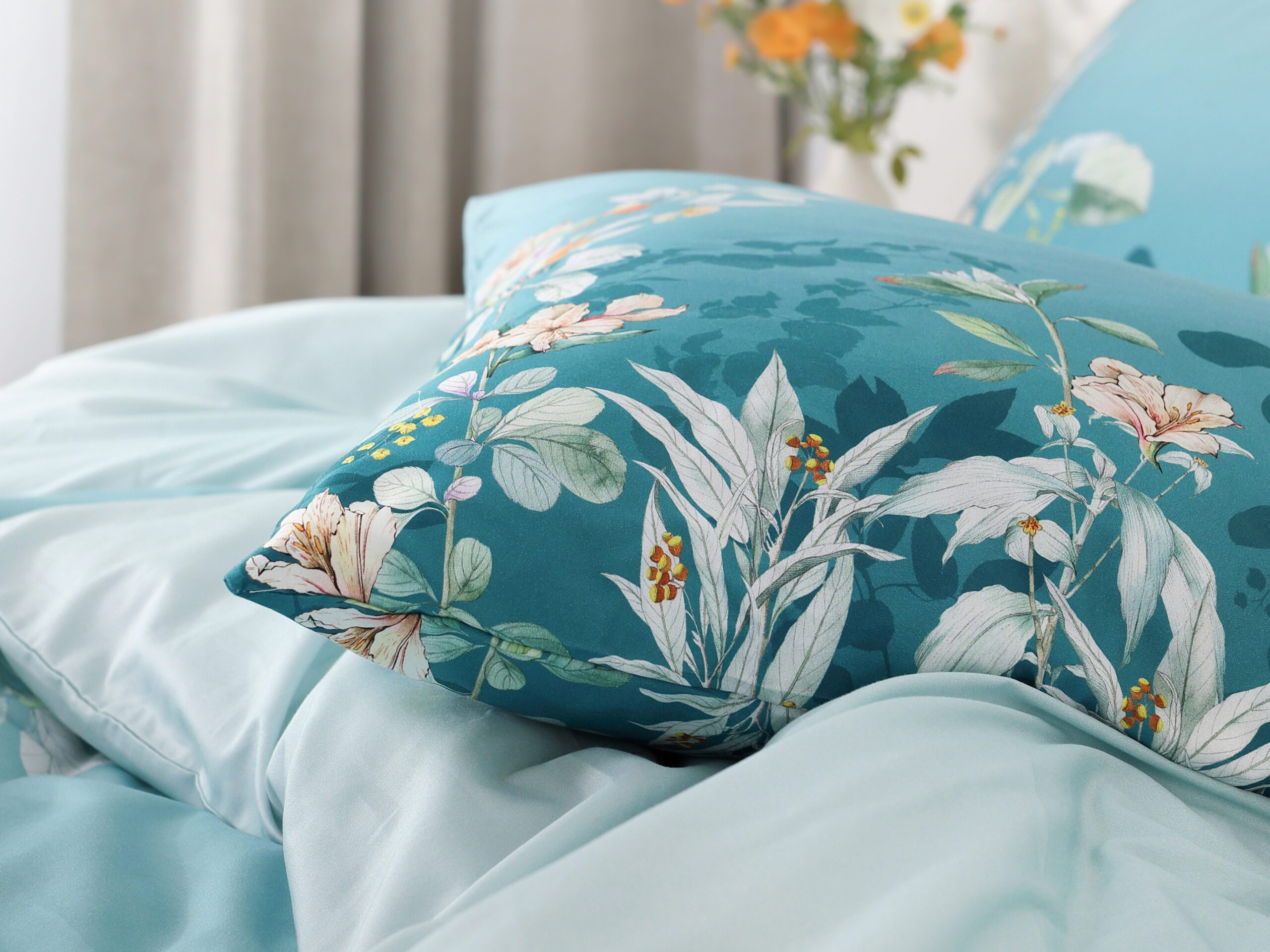 Saténové povlečení LUX lilie na tyrkysové