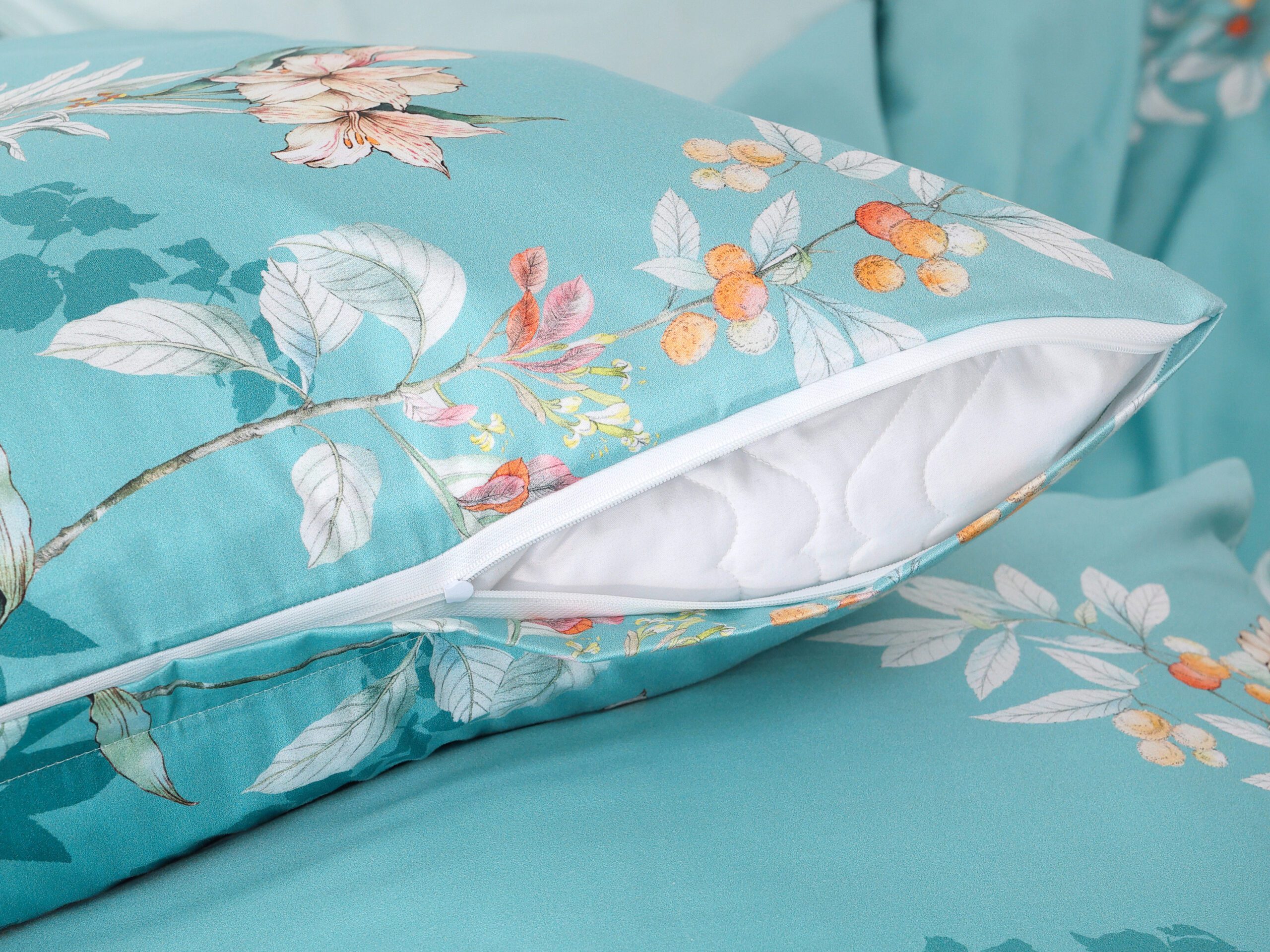 Saténové povlečení LUX lilie na tmavě modré