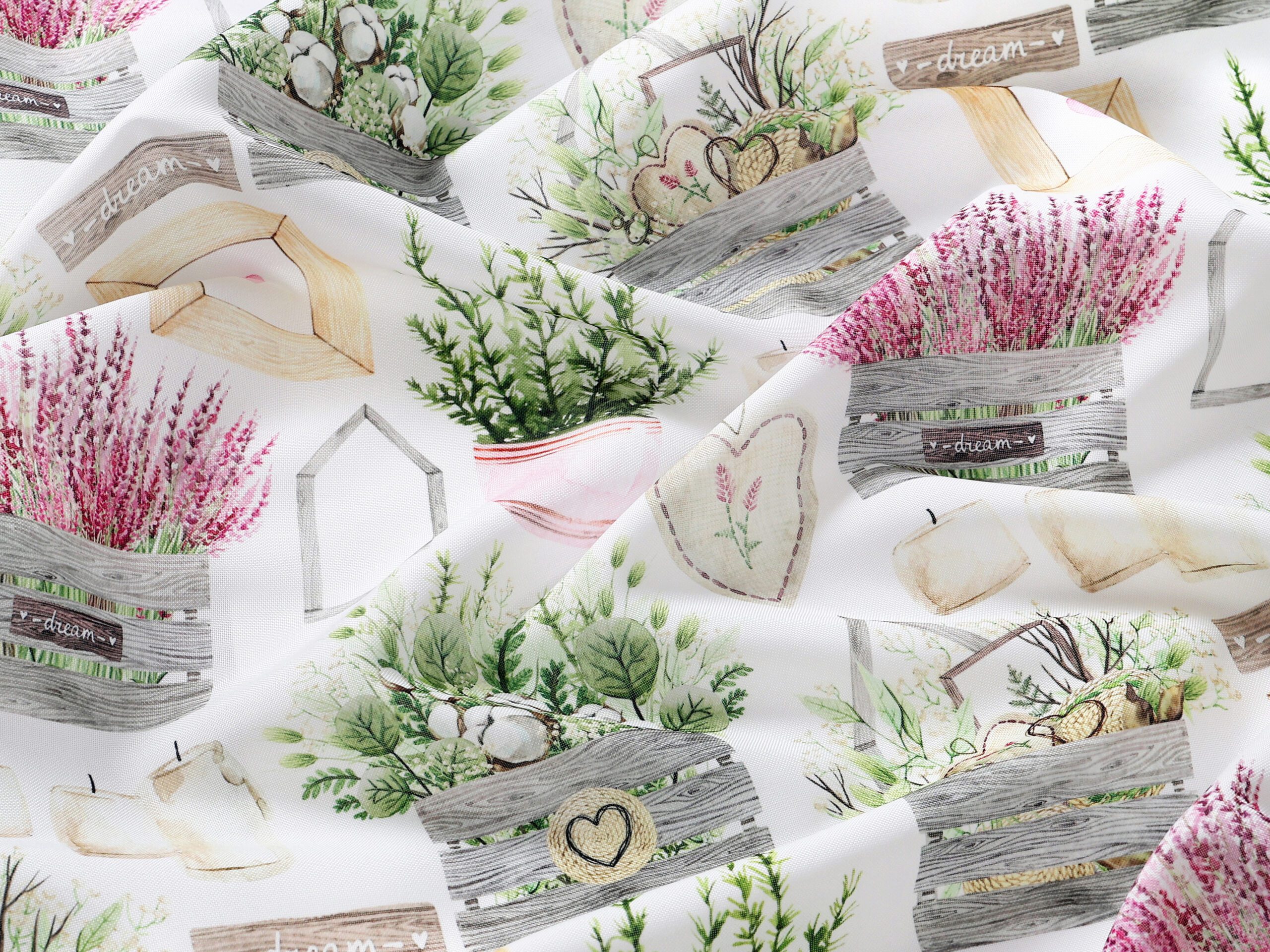 Dekorační látka levandule a srdíčka metráž šířka 160 cm značky Škodák.