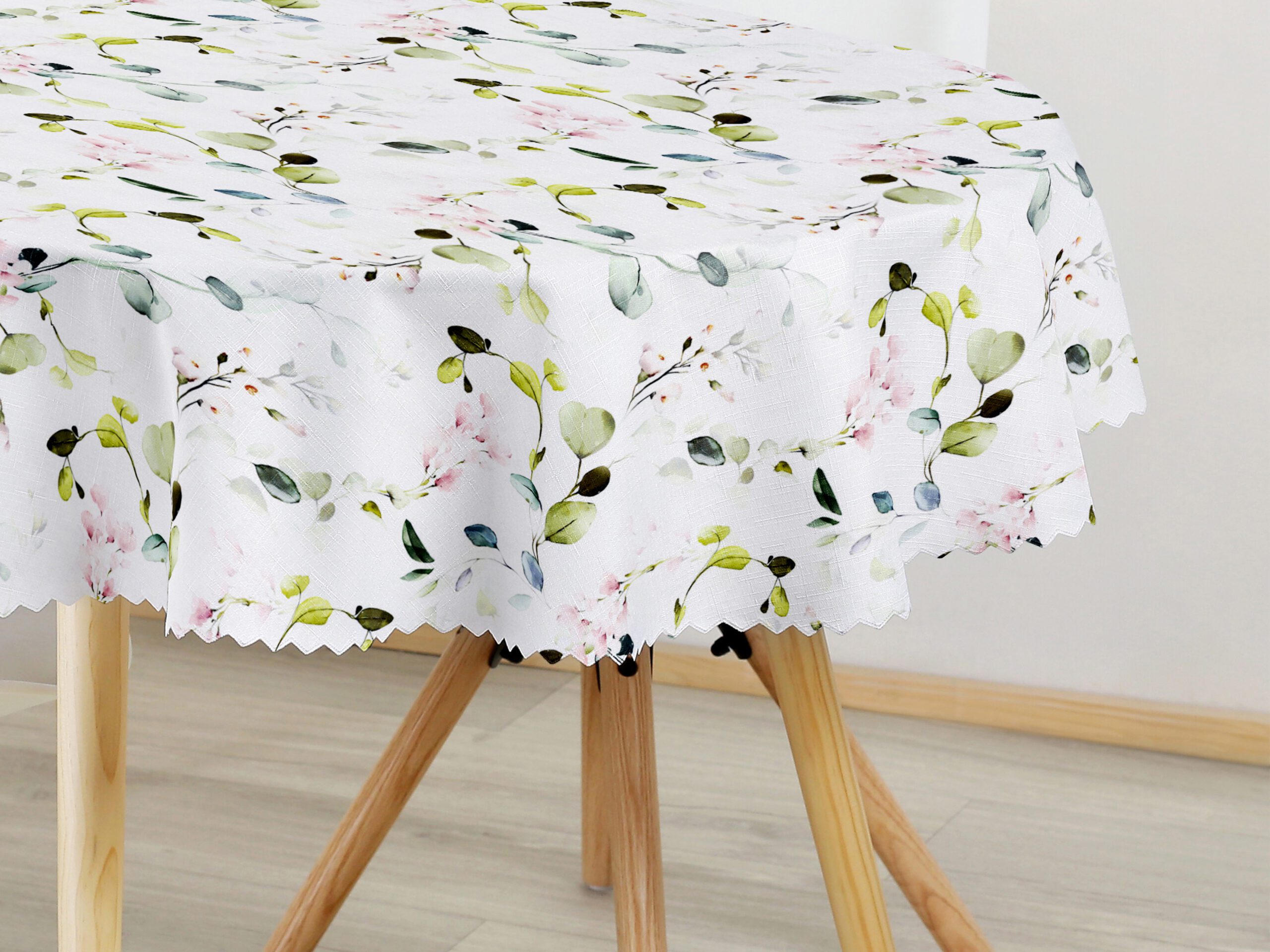 Oválný dekorační ubrus eukalyptus s růžovými květy