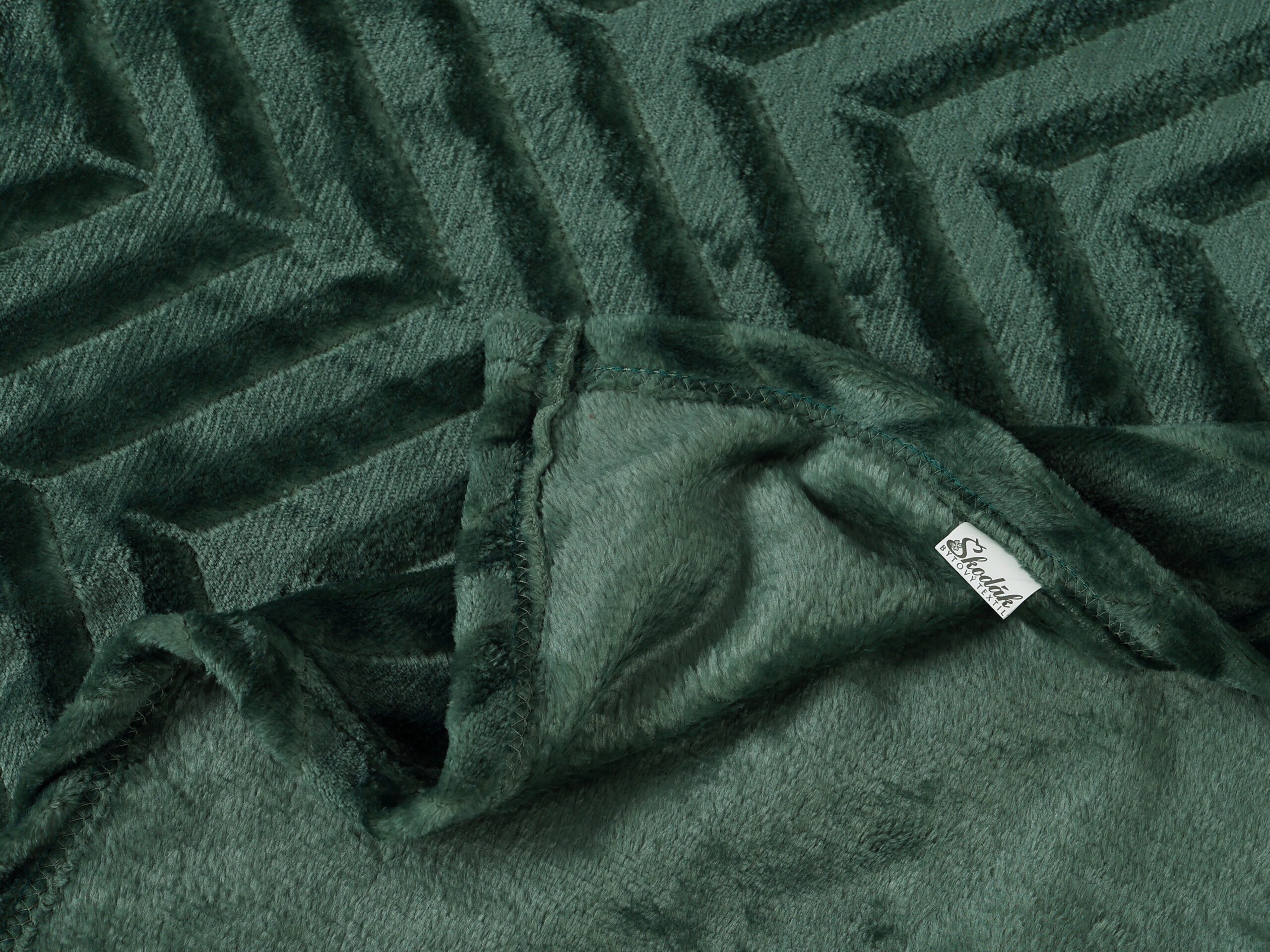 Deka Mikroflanel zelený cik-cak 150x200 cm značky Škodák.