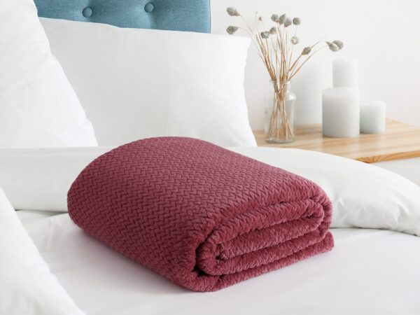 Deka Mikroflanel starorůžové copánky 150x200 cm značky Škodák.