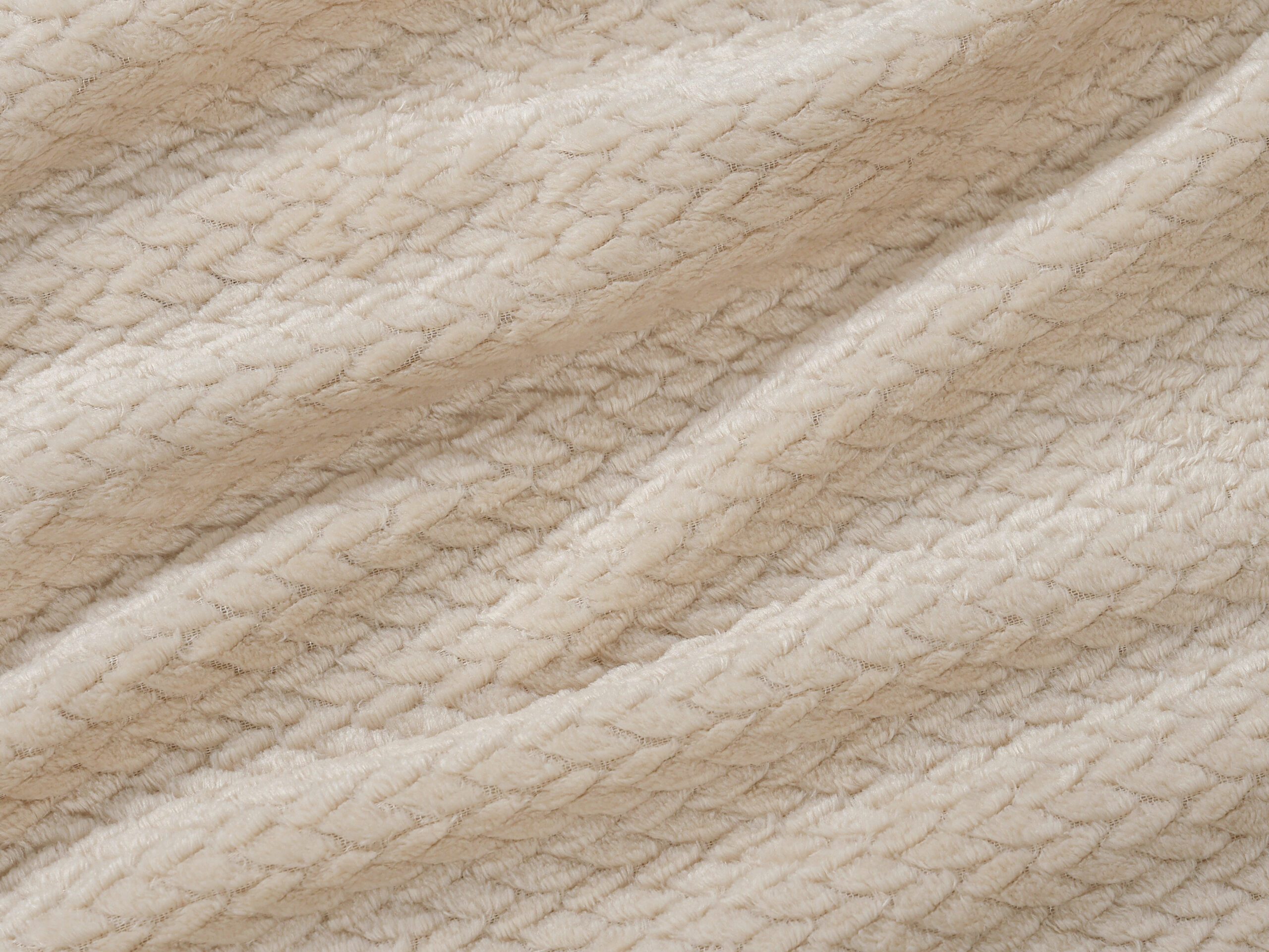 Deka Mikroflanel světle béžové copánky 150x200 cm značky Škodák.