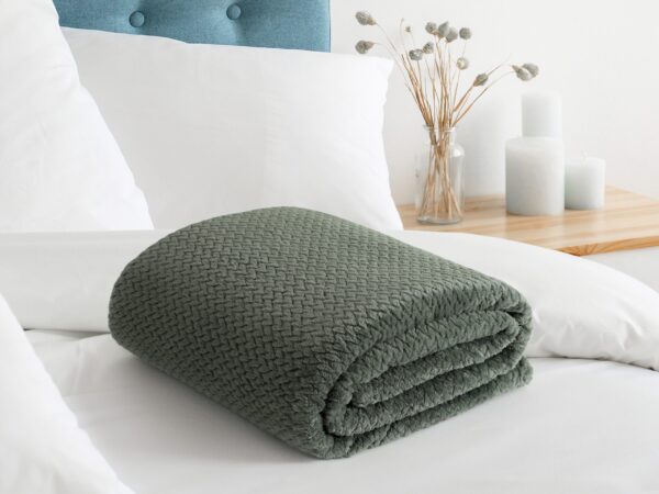 Deka Mikroflanel tmavě zelené copánky 150x200 cm