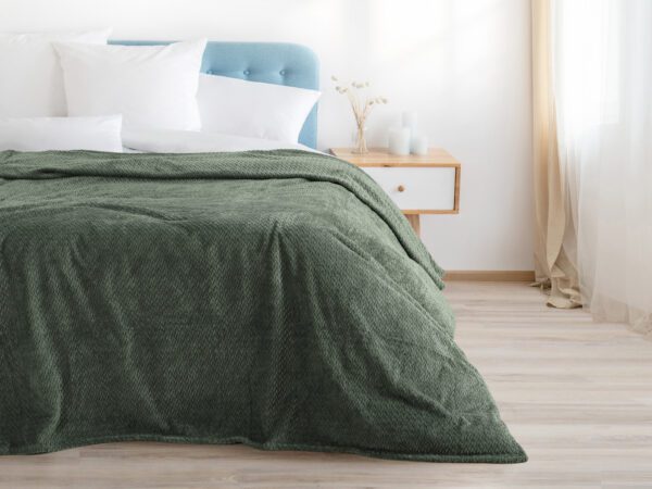 Deka Mikroflanel tmavě zelené copánky 150x200 cm