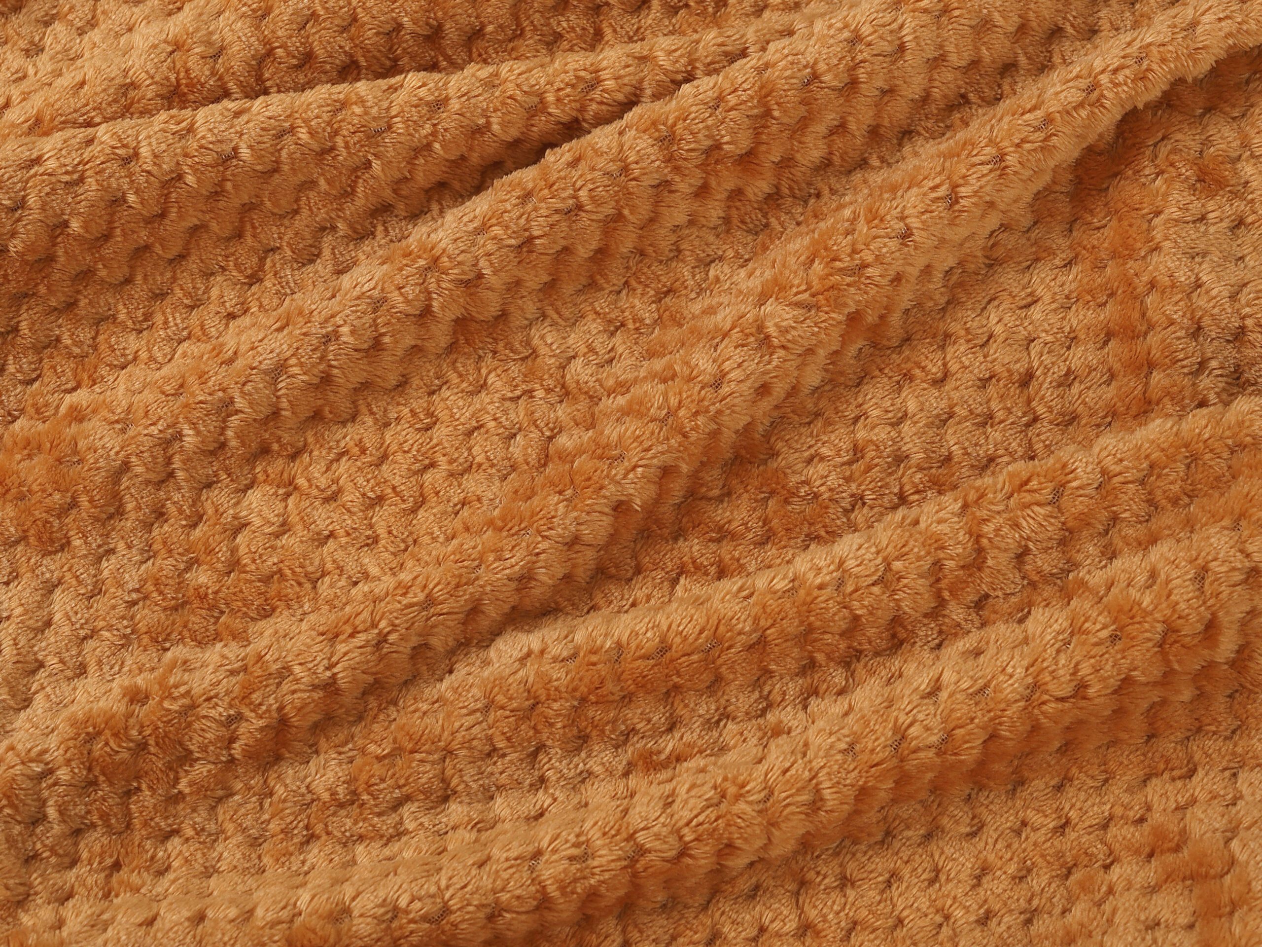 Deka Mikroflanel oranžové tečky 150x200 cm značky Škodák.