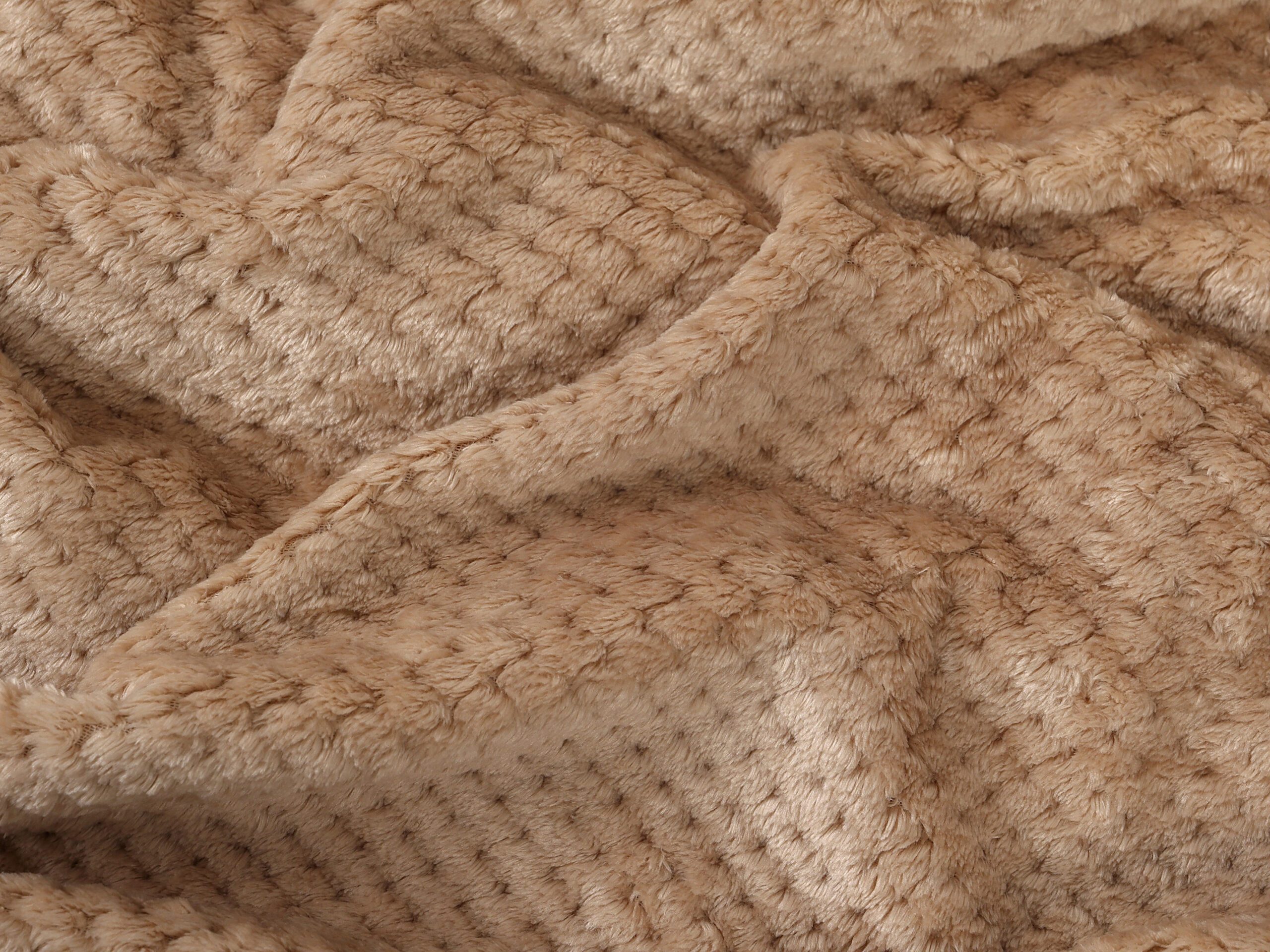 Deka Mikroflanel béžové tečky 150x200 cm značky Škodák.