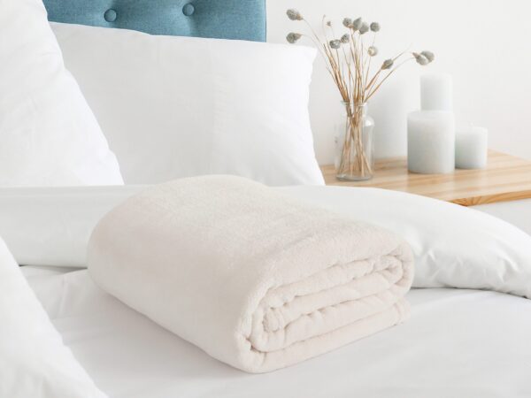 Deka Mikroflanel krémová 150x200 cm značky Škodák.