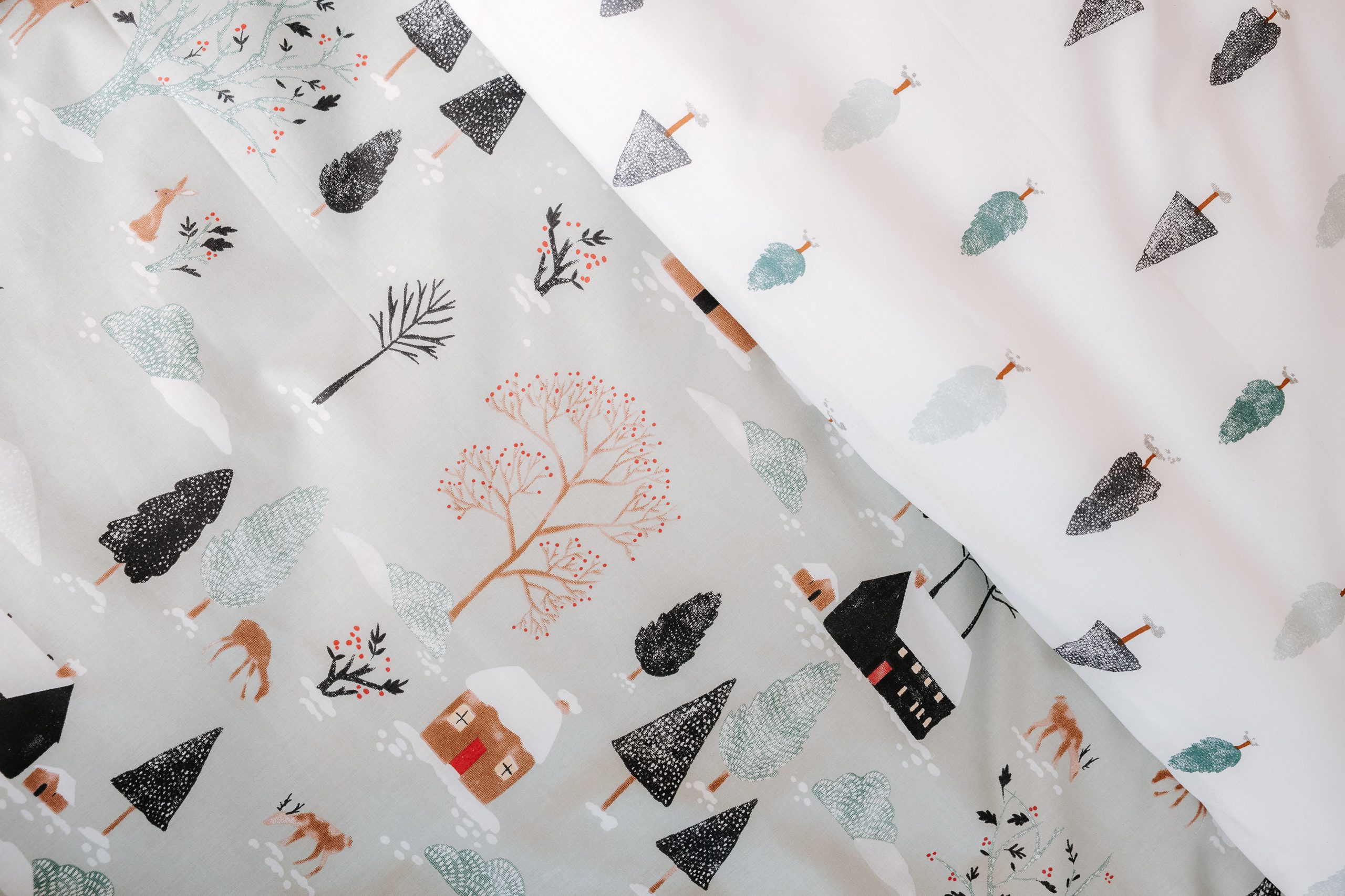 Vánoční bavlněné povlečení VENDE zasněžený venkov / zimní les