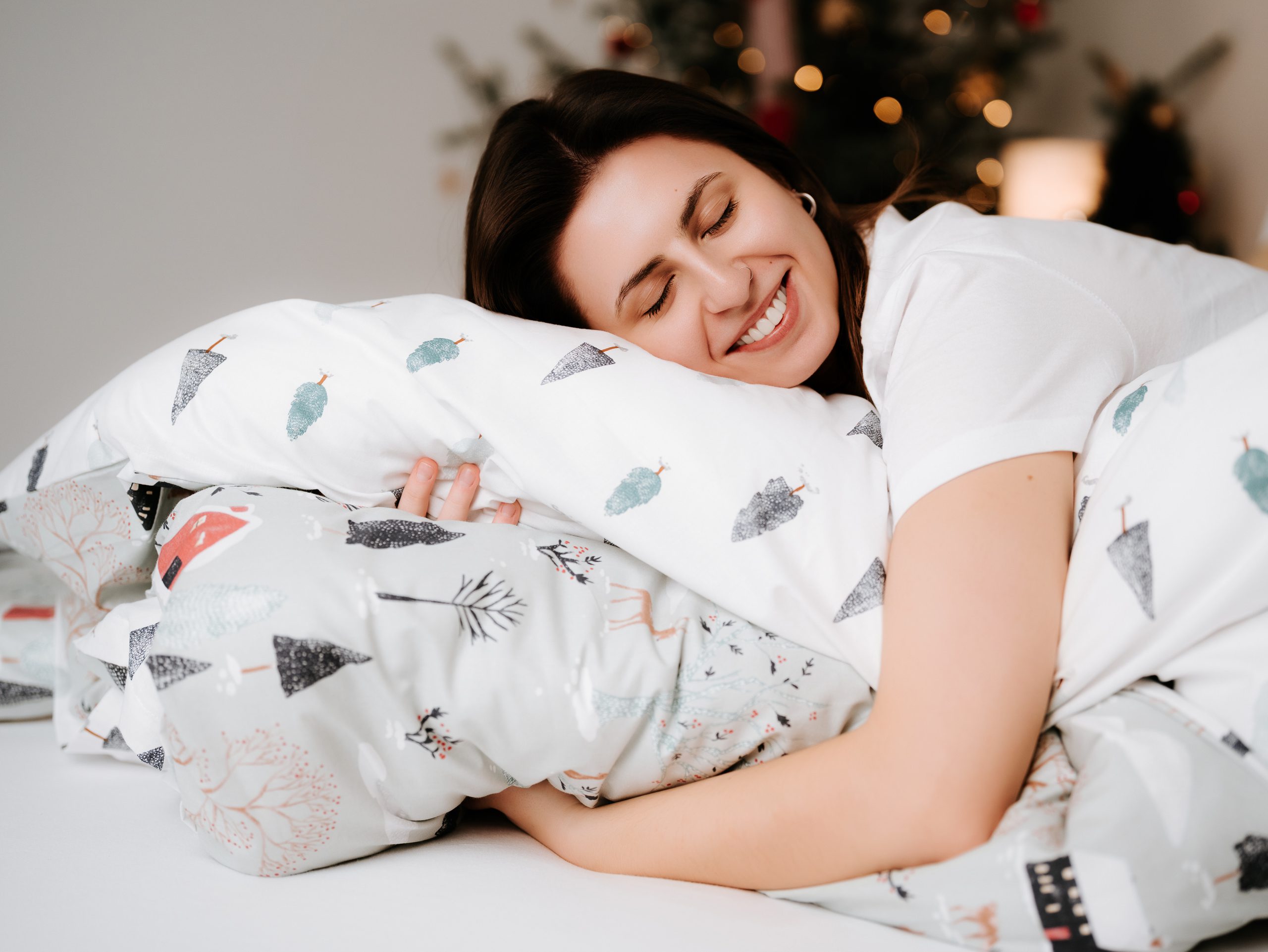 Vánoční bavlněné povlečení VENDE zasněžený venkov / zimní les