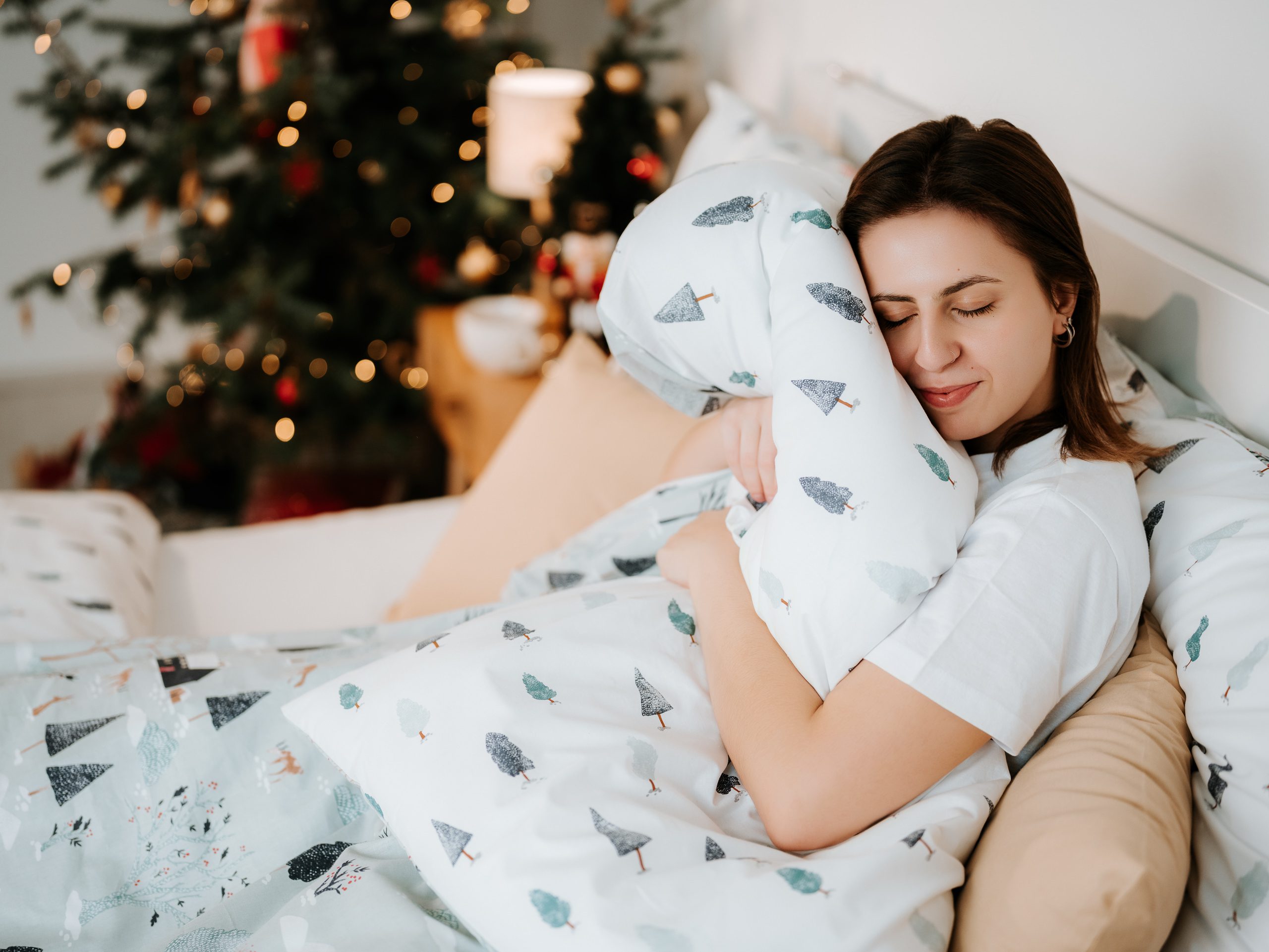 Vánoční bavlněné povlečení VENDE zasněžený venkov / zimní les