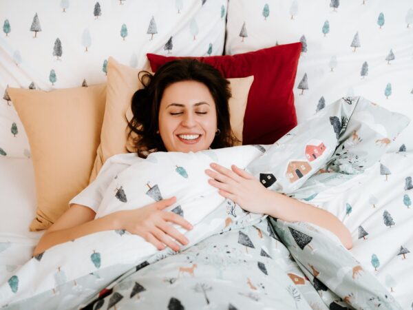 Vánoční bavlněné povlečení VENDE zasněžený venkov / zimní les