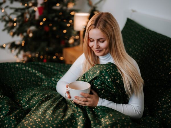 Vánoční bavlněné povlečení zlaté vločky na zelené