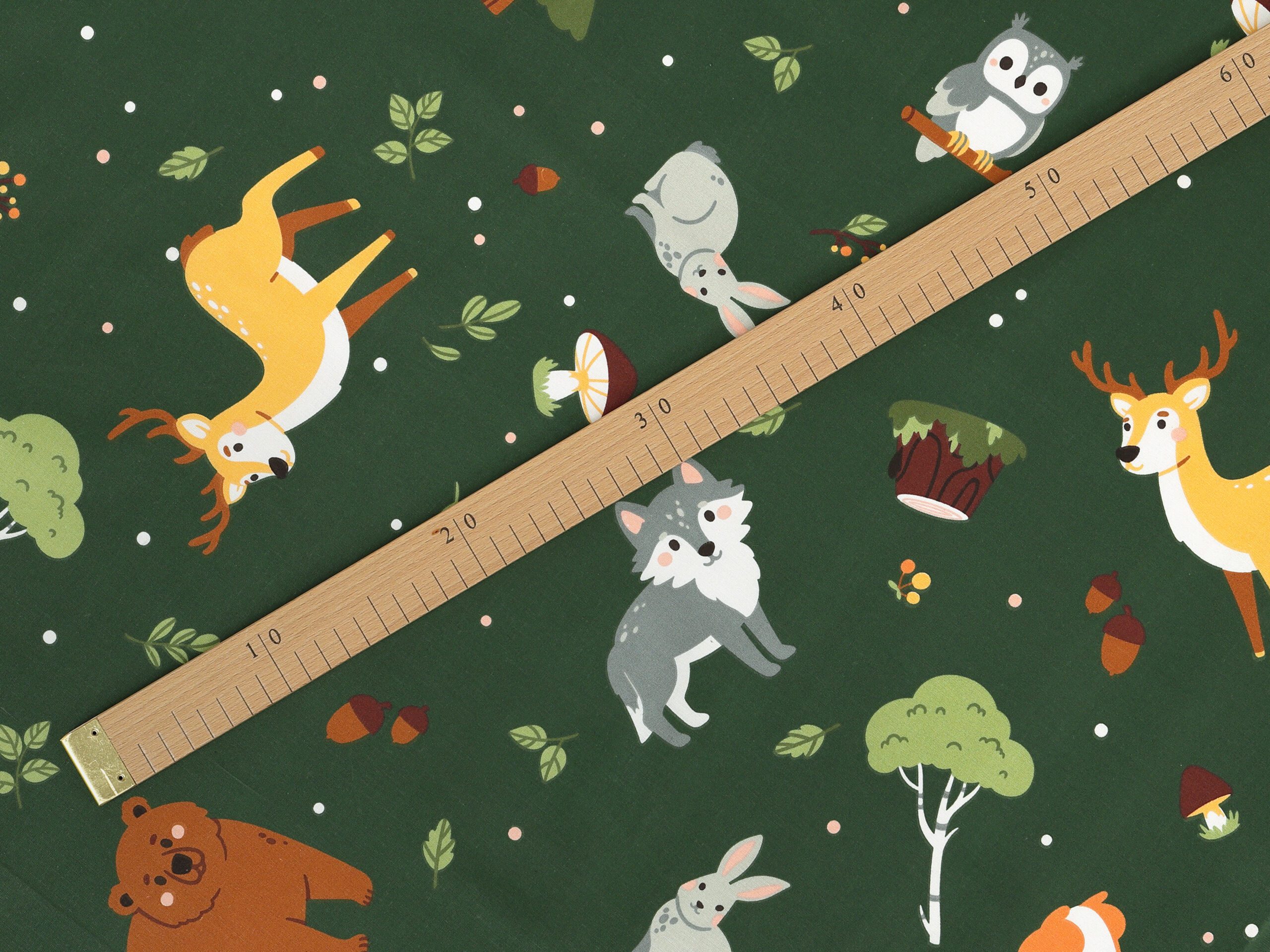 Bavlněná látka Řáholecký les na tmavě zelené metráž šířka 142 cm