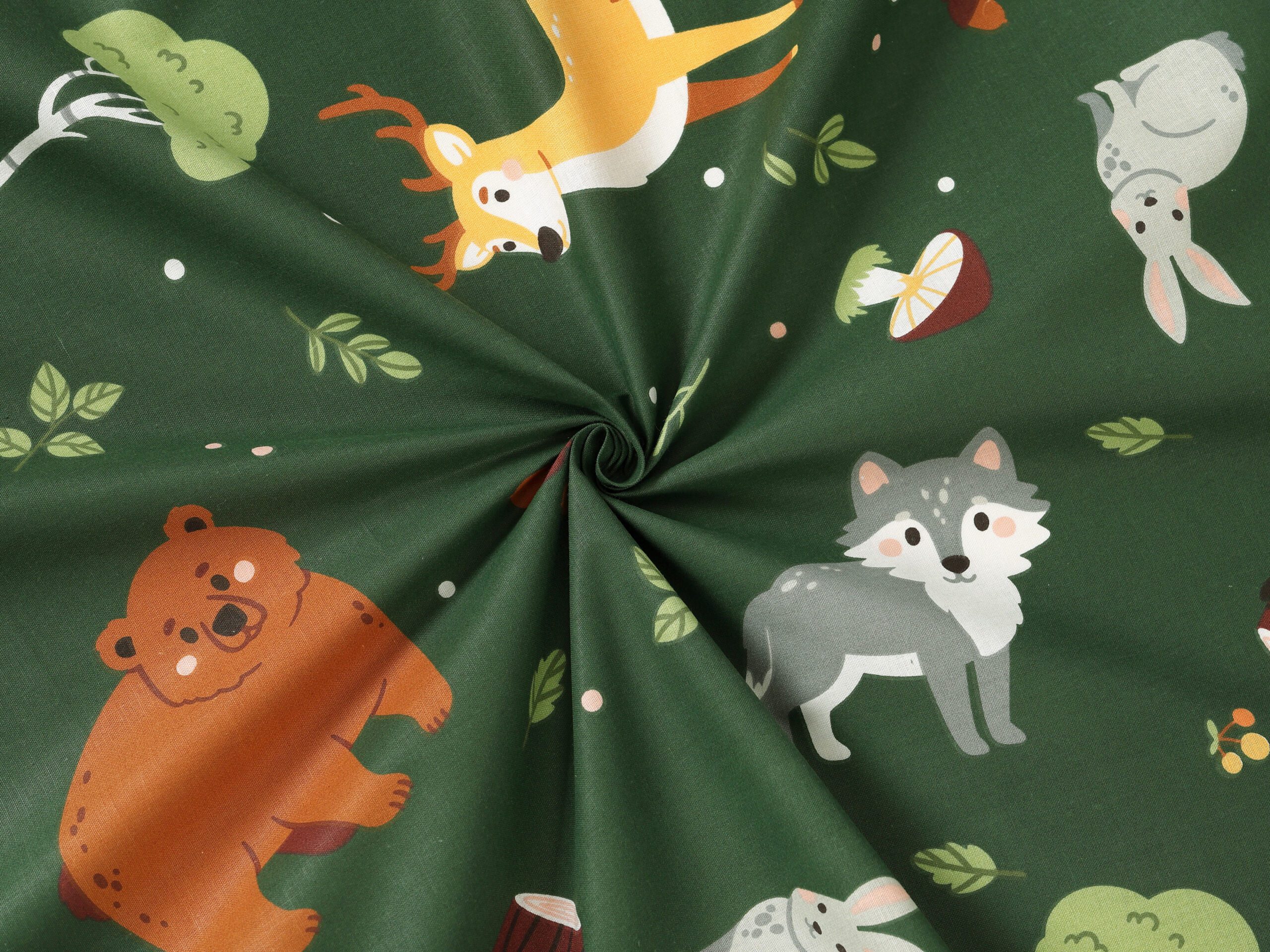 Bavlněná látka Řáholecký les na tmavě zelené metráž šířka 142 cm