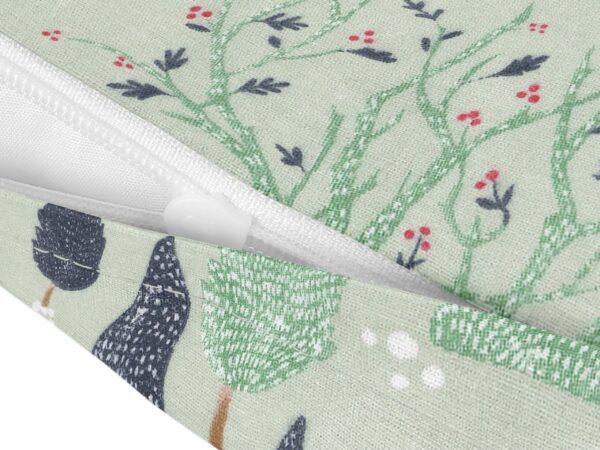 Vánoční bavlněný povlak na polštář zasněžený venkov značky Škodák.