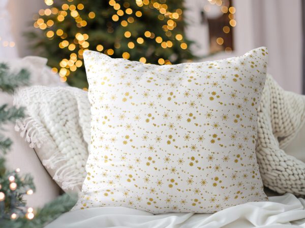 Vánoční bavlněný povlak na polštář zlaté vločky na bílé značky Škodák.