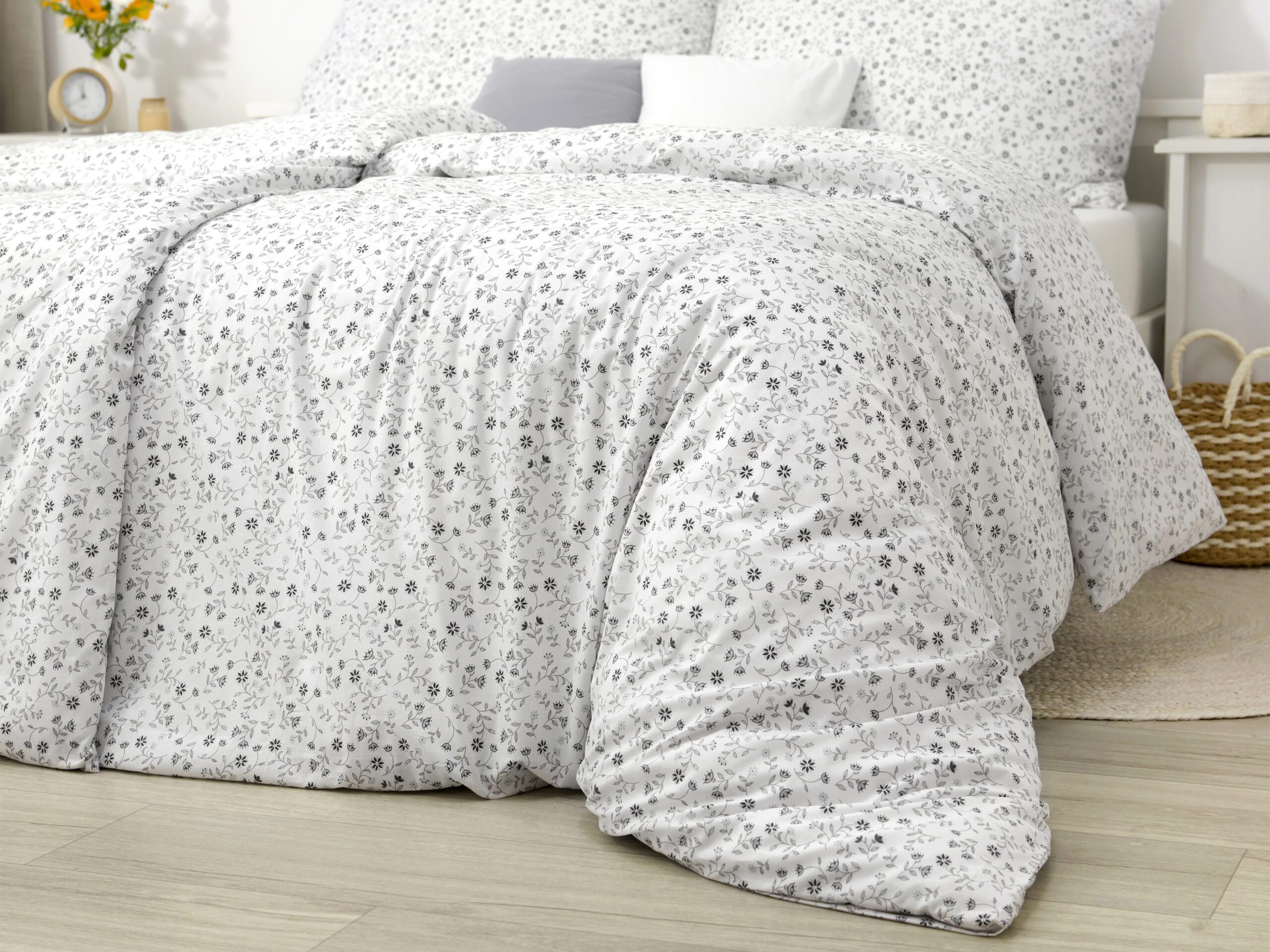 Bavlněné povlečení šedé kvítko na bílé