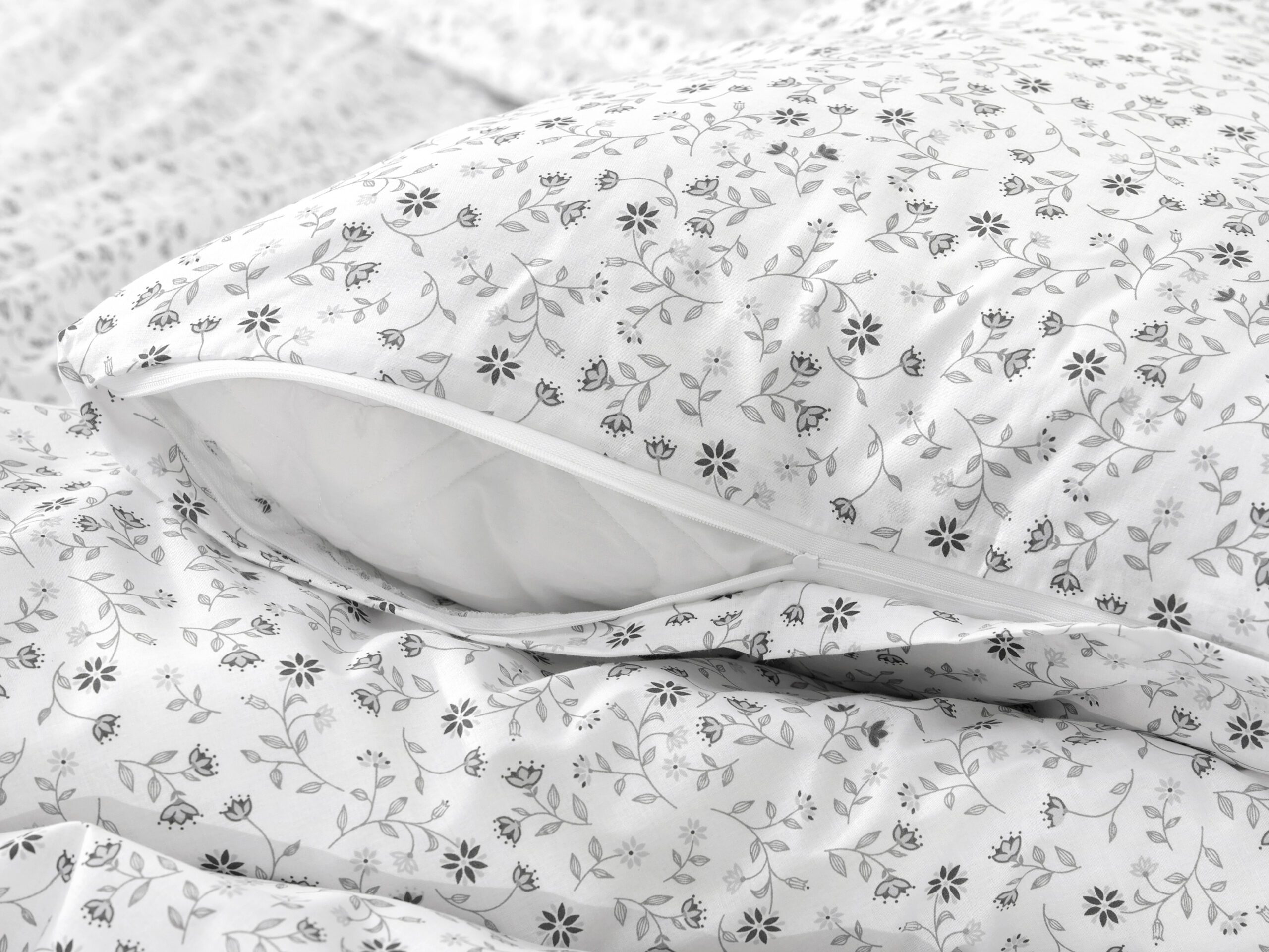 Bavlněné povlečení šedé kvítko na bílé