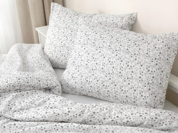 Krepové povlečení šedé kvítko na bílé