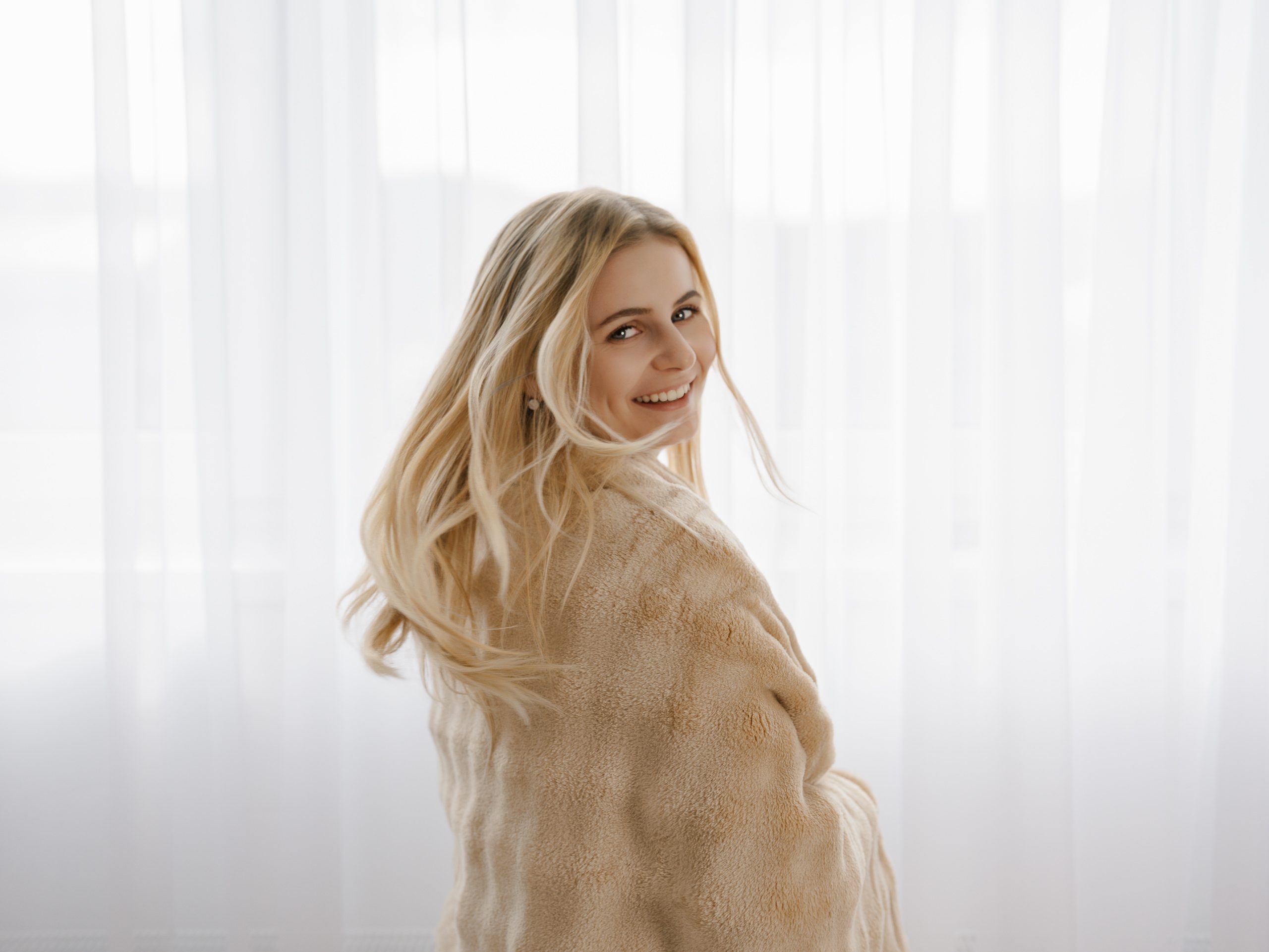 Deka Mikroflanel bubliny hnědá 150x200 cm značky Škodák.