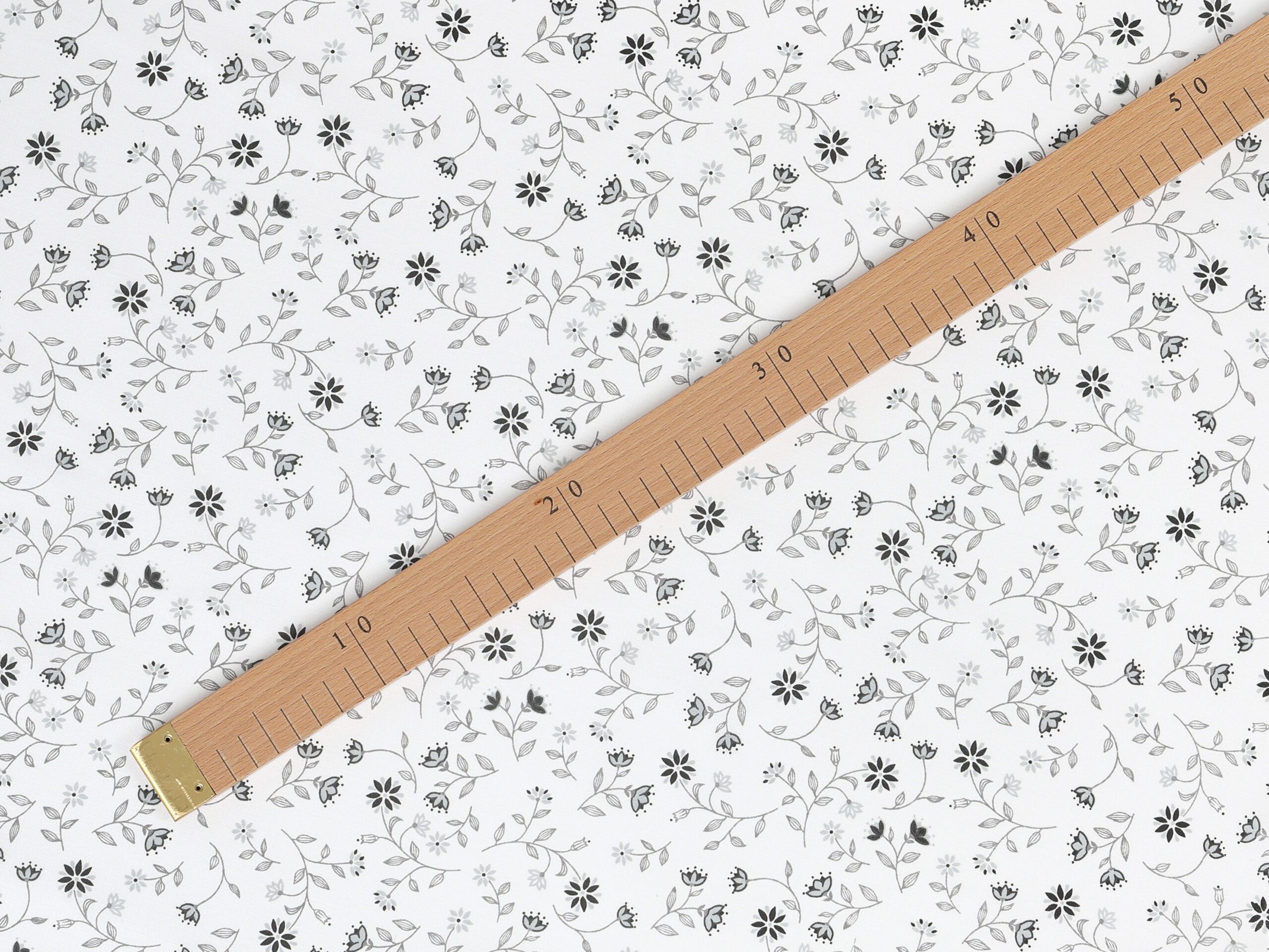 Bavlněná látka šedé kvítko na bílé metráž šířka 142 cm