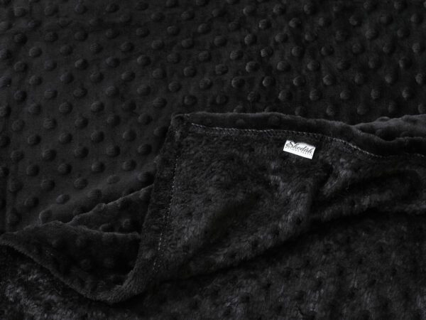 Deka Mikroflanel černé puntíky 150x200 cm značky Škodák